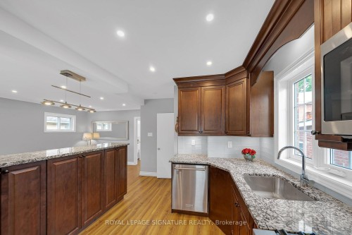 118 Rexleigh Drive, Toronto, ON - Indoor Photo Showing Kitchen With Upgraded Kitchen