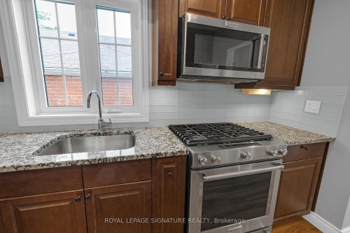 118 Rexleigh Drive, Toronto, ON - Indoor Photo Showing Kitchen With Upgraded Kitchen