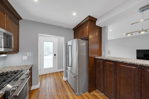 118 Rexleigh Drive, Toronto, ON - Indoor Photo Showing Kitchen