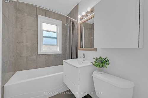 118 Rexleigh Drive, Toronto, ON - Indoor Photo Showing Bathroom