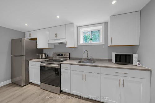 118 Rexleigh Drive, Toronto, ON - Indoor Photo Showing Kitchen