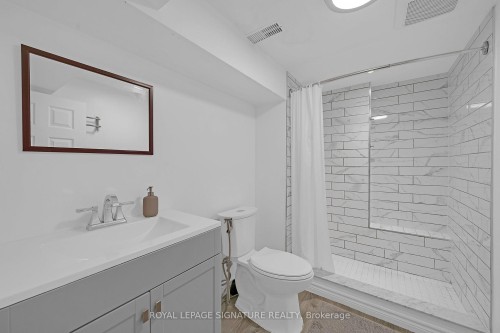 118 Rexleigh Drive, Toronto, ON - Indoor Photo Showing Bathroom