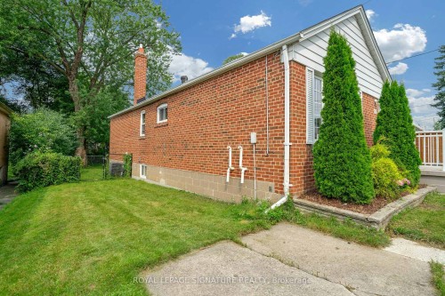 118 Rexleigh Drive, Toronto, ON - Outdoor