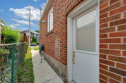 118 Rexleigh Drive, Toronto, ON - Outdoor With Exterior