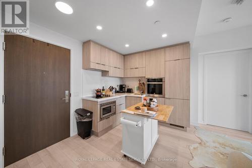 4207 - 39 ROEHAMPTON AVENUE , Toronto, Ontario M4P 0G1 3