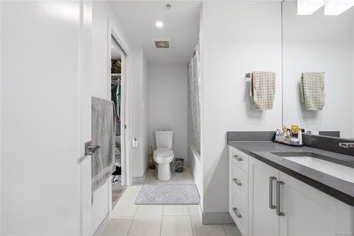 #503-119 Haliburton St, Nanaimo, BC - Indoor Photo Showing Bathroom