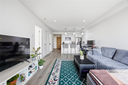 #503-119 Haliburton St, Nanaimo, BC - Indoor Photo Showing Living Room