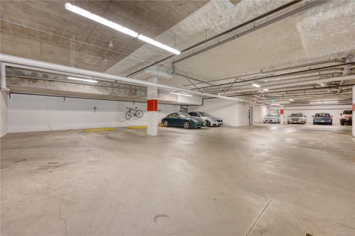 #503-119 Haliburton St, Nanaimo, BC - Indoor Photo Showing Garage