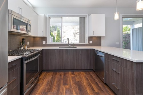 259 Bellamy Link, Langford, BC - Indoor Photo Showing Kitchen With Upgraded Kitchen