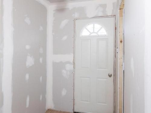 73 Empress Ave N, Thunder Bay, ON - Indoor Photo Showing Other Room