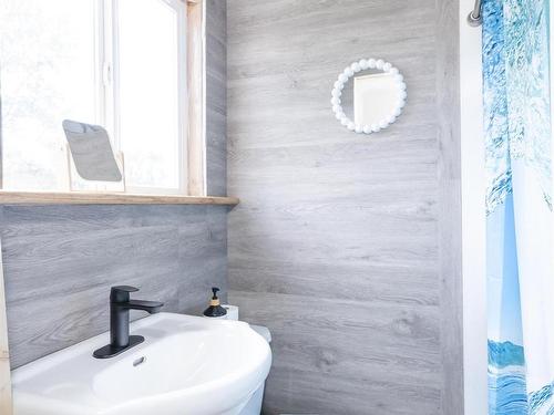73 Empress Ave N, Thunder Bay, ON - Indoor Photo Showing Bathroom