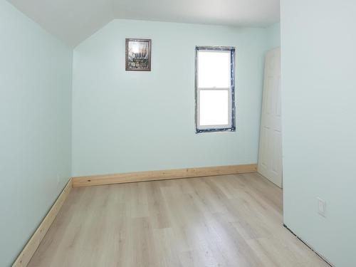 73 Empress Ave N, Thunder Bay, ON - Indoor Photo Showing Other Room