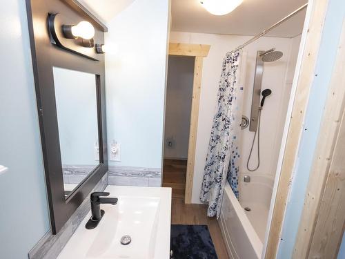 73 Empress Ave N, Thunder Bay, ON - Indoor Photo Showing Bathroom