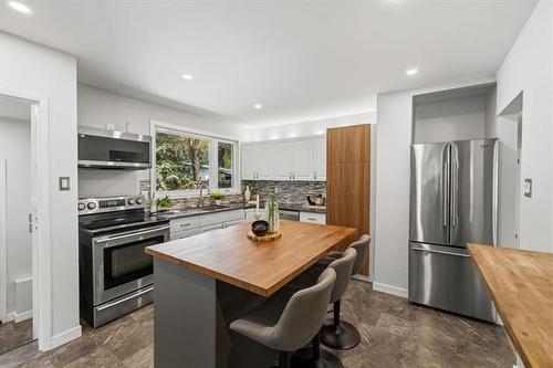 71 Macalester Bay, Winnipeg, MB - Indoor Photo Showing Kitchen