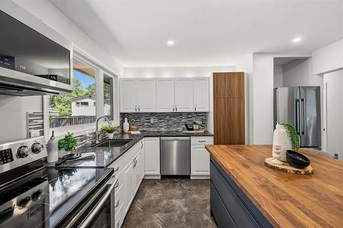 71 Macalester Bay, Winnipeg, MB - Indoor Photo Showing Kitchen With Upgraded Kitchen