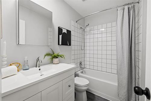71 Macalester Bay, Winnipeg, MB - Indoor Photo Showing Bathroom