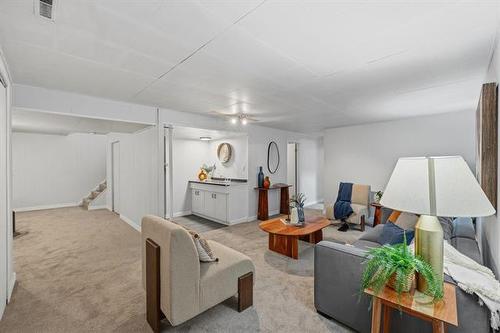 71 Macalester Bay, Winnipeg, MB - Indoor