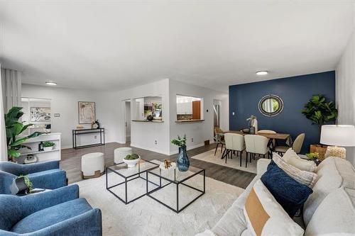 71 Macalester Bay, Winnipeg, MB - Indoor Photo Showing Living Room