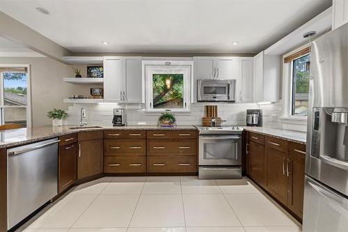 497 Brock St, Winnipeg, MB - Indoor Photo Showing Kitchen With Upgraded Kitchen