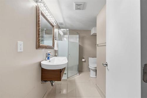 497 Brock St, Winnipeg, MB - Indoor Photo Showing Bathroom