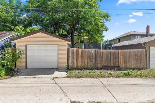 497 Brock St, Winnipeg, MB - Outdoor