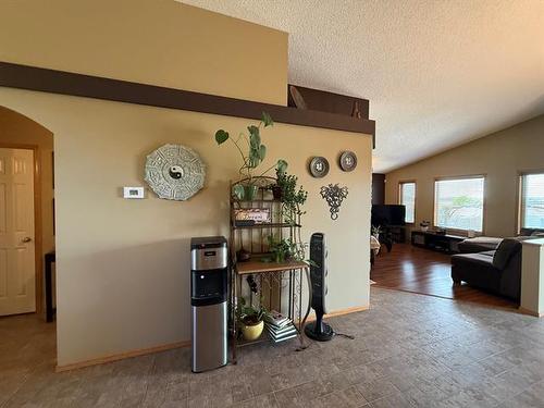 44 Ben Hewak Bay, Winnipeg, MB - Indoor Photo Showing Other Room