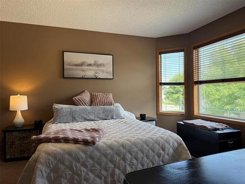 44 Ben Hewak Bay, Winnipeg, MB - Indoor Photo Showing Bedroom