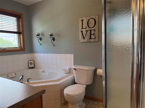 44 Ben Hewak Bay, Winnipeg, MB - Indoor Photo Showing Bathroom
