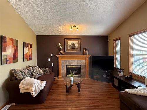 44 Ben Hewak Bay, Winnipeg, MB - Indoor Photo Showing Living Room With Fireplace