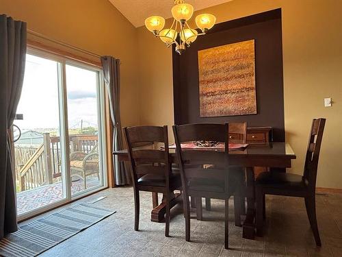 44 Ben Hewak Bay, Winnipeg, MB - Indoor Photo Showing Dining Room