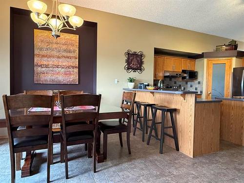 44 Ben Hewak Bay, Winnipeg, MB - Indoor Photo Showing Dining Room