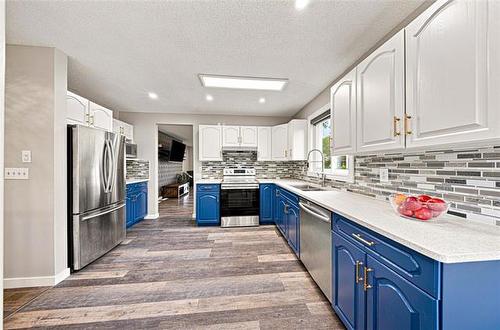 34 Leamington Gate, Winnipeg, MB - Indoor Photo Showing Kitchen With Upgraded Kitchen