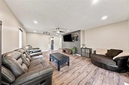 34 Leamington Gate, Winnipeg, MB - Indoor