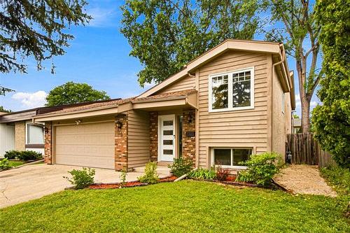 34 Leamington Gate, Winnipeg, MB - Outdoor With Facade