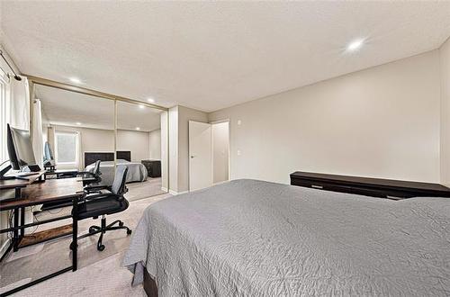 34 Leamington Gate, Winnipeg, MB - Indoor Photo Showing Bedroom