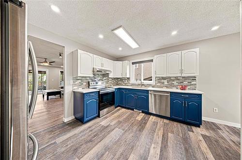 34 Leamington Gate, Winnipeg, MB - Indoor Photo Showing Kitchen With Upgraded Kitchen