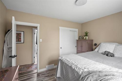 1090 Lyons St, Headingley, MB - Indoor Photo Showing Bedroom