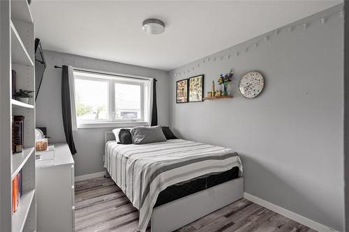 1090 Lyons St, Headingley, MB - Indoor Photo Showing Bedroom