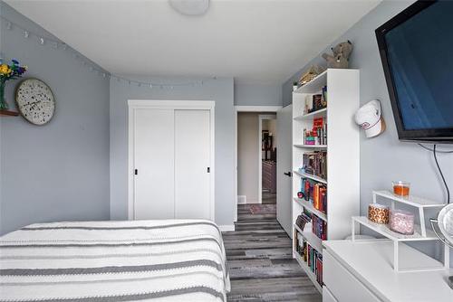 1090 Lyons St, Headingley, MB - Indoor Photo Showing Bedroom