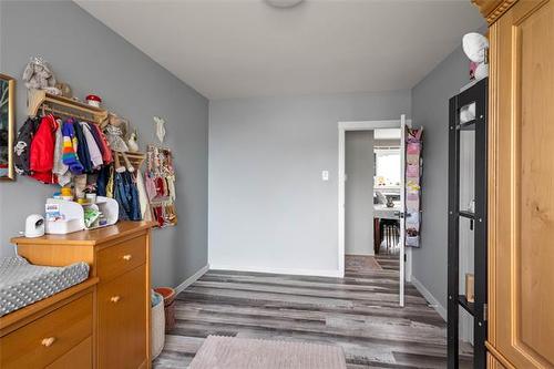 1090 Lyons St, Headingley, MB - Indoor