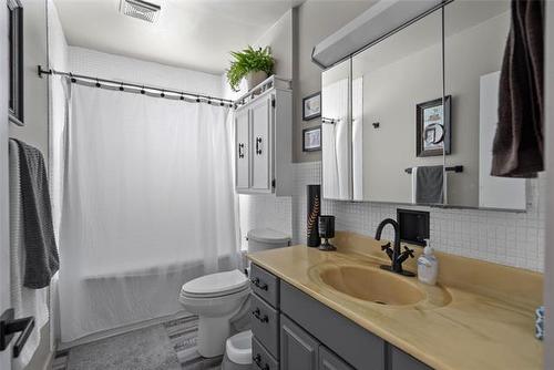1090 Lyons St, Headingley, MB - Indoor Photo Showing Bathroom