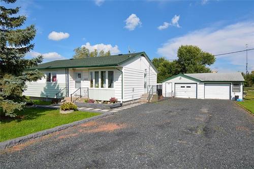 1090 Lyons St, Headingley, MB - Outdoor