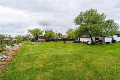 1090 Lyons St, Headingley, MB - Outdoor