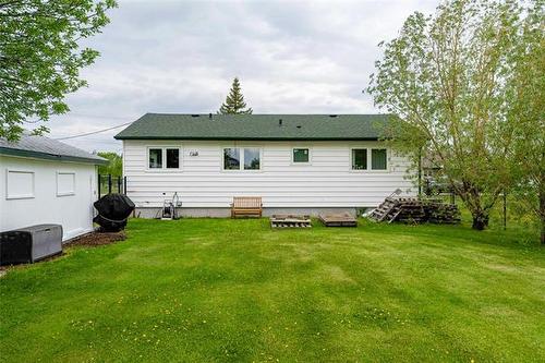 1090 Lyons St, Headingley, MB - Outdoor With Exterior