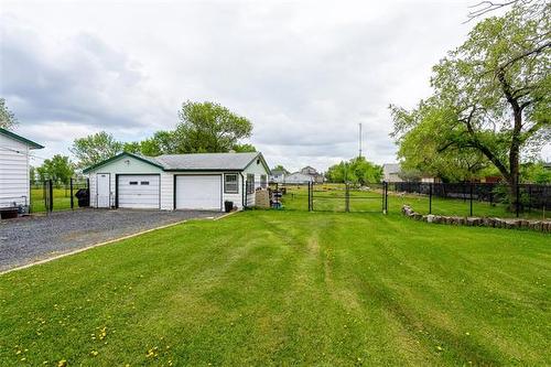 1090 Lyons St, Headingley, MB - Outdoor