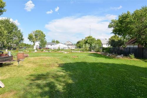 1090 Lyons St, Headingley, MB - Outdoor