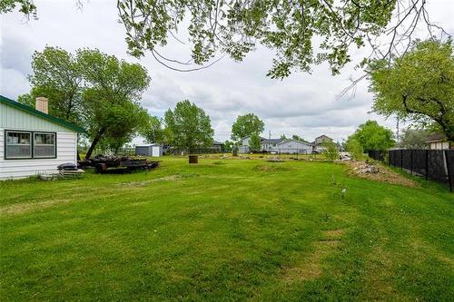1090 Lyons St, Headingley, MB - Outdoor