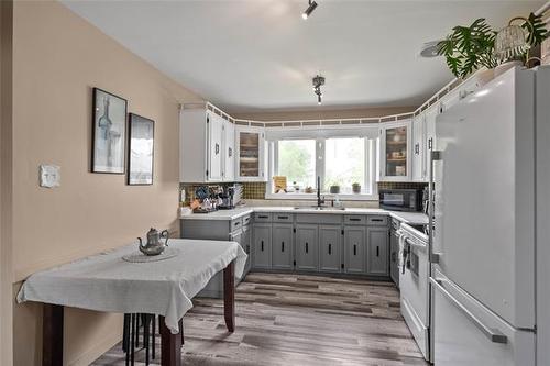 1090 Lyons St, Headingley, MB - Indoor