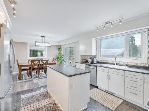 191 Twain Dr, Winnipeg, MB - Indoor Photo Showing Kitchen