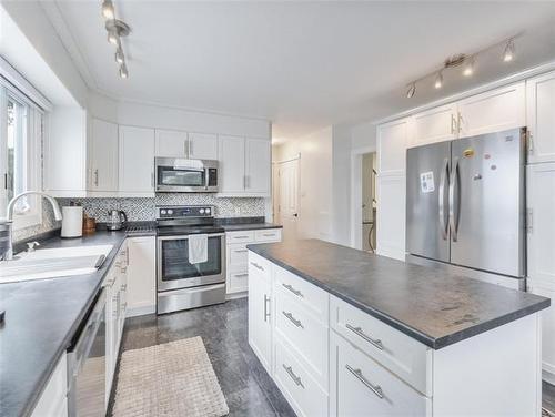 191 Twain Dr, Winnipeg, MB - Indoor Photo Showing Kitchen With Stainless Steel Kitchen With Upgraded Kitchen